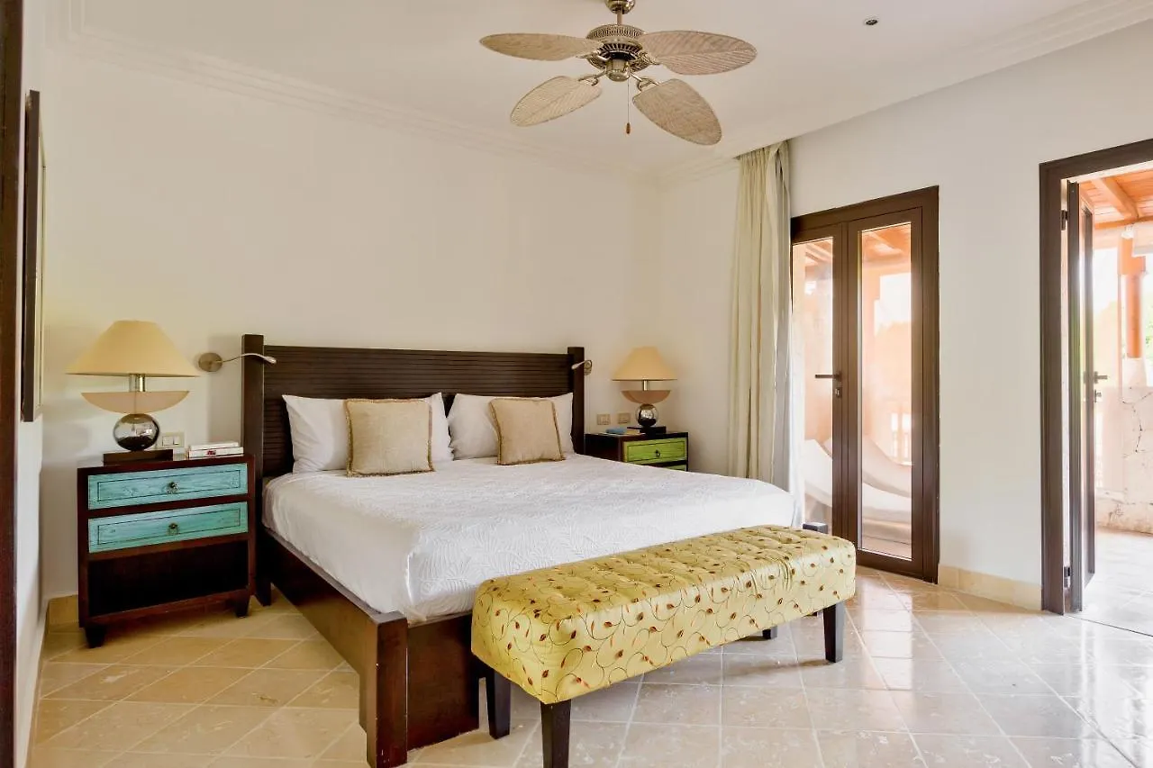 Apartment Luxe 1 Bedroom Cap Cana, Dr - Steps Away From Pool, King Bed, Caribbean Paradise! Punta Cana
